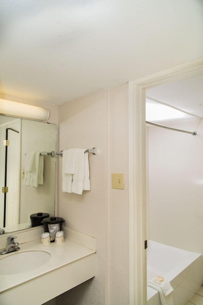 Days Inn By Wyndham Del Rio Bagian luar foto