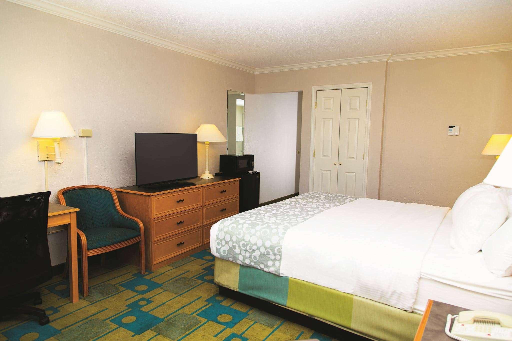 Days Inn By Wyndham Del Rio Bagian luar foto