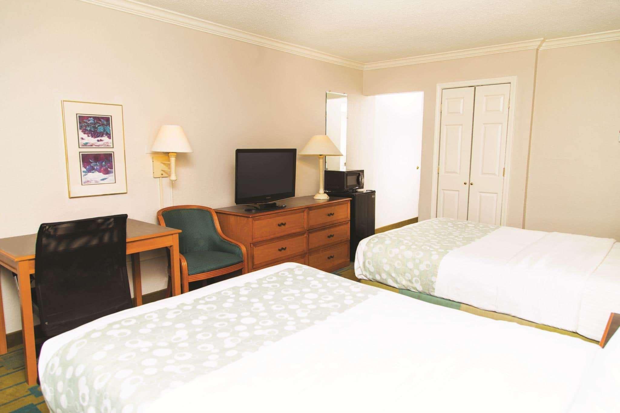 Days Inn By Wyndham Del Rio Bagian luar foto