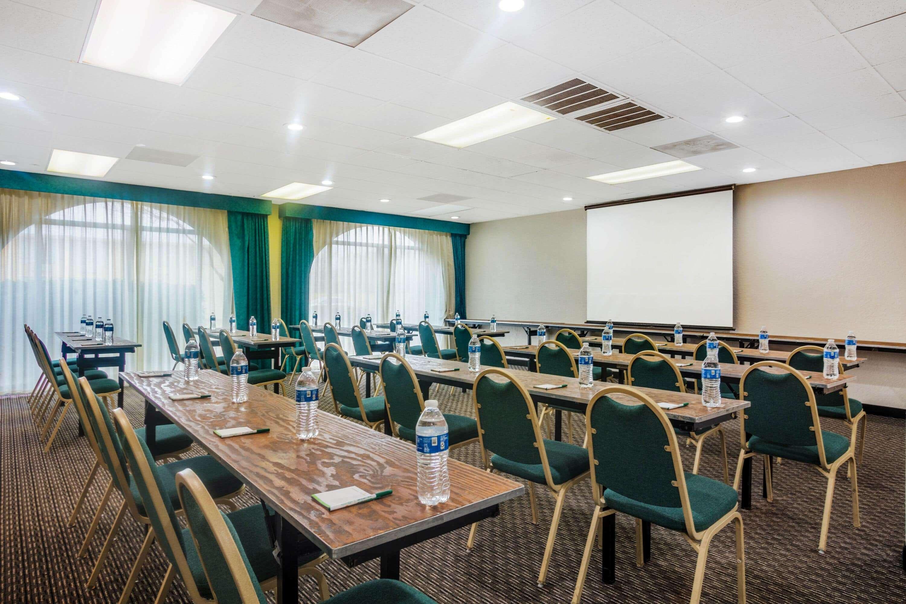 Days Inn By Wyndham Del Rio Bagian luar foto