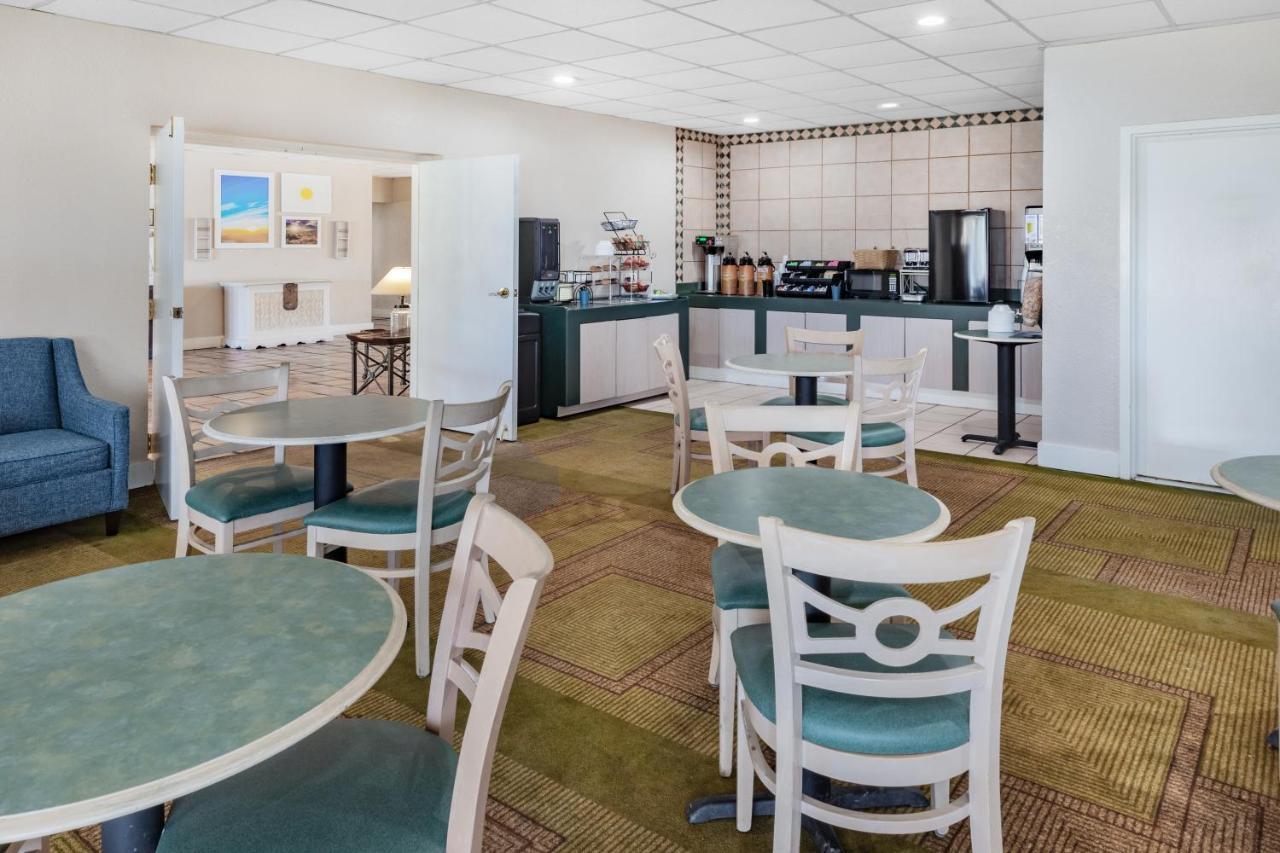 Days Inn By Wyndham Del Rio Bagian luar foto