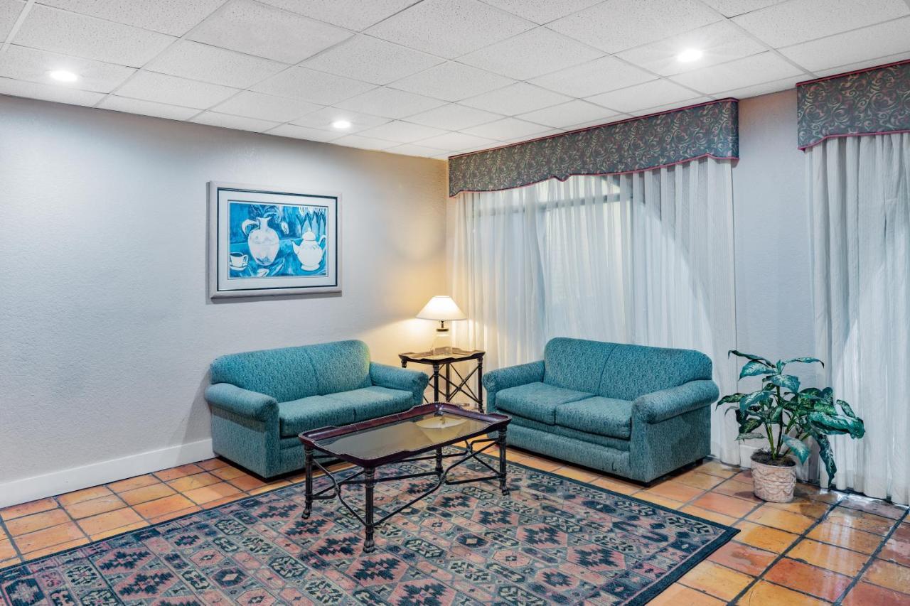 Days Inn By Wyndham Del Rio Bagian luar foto