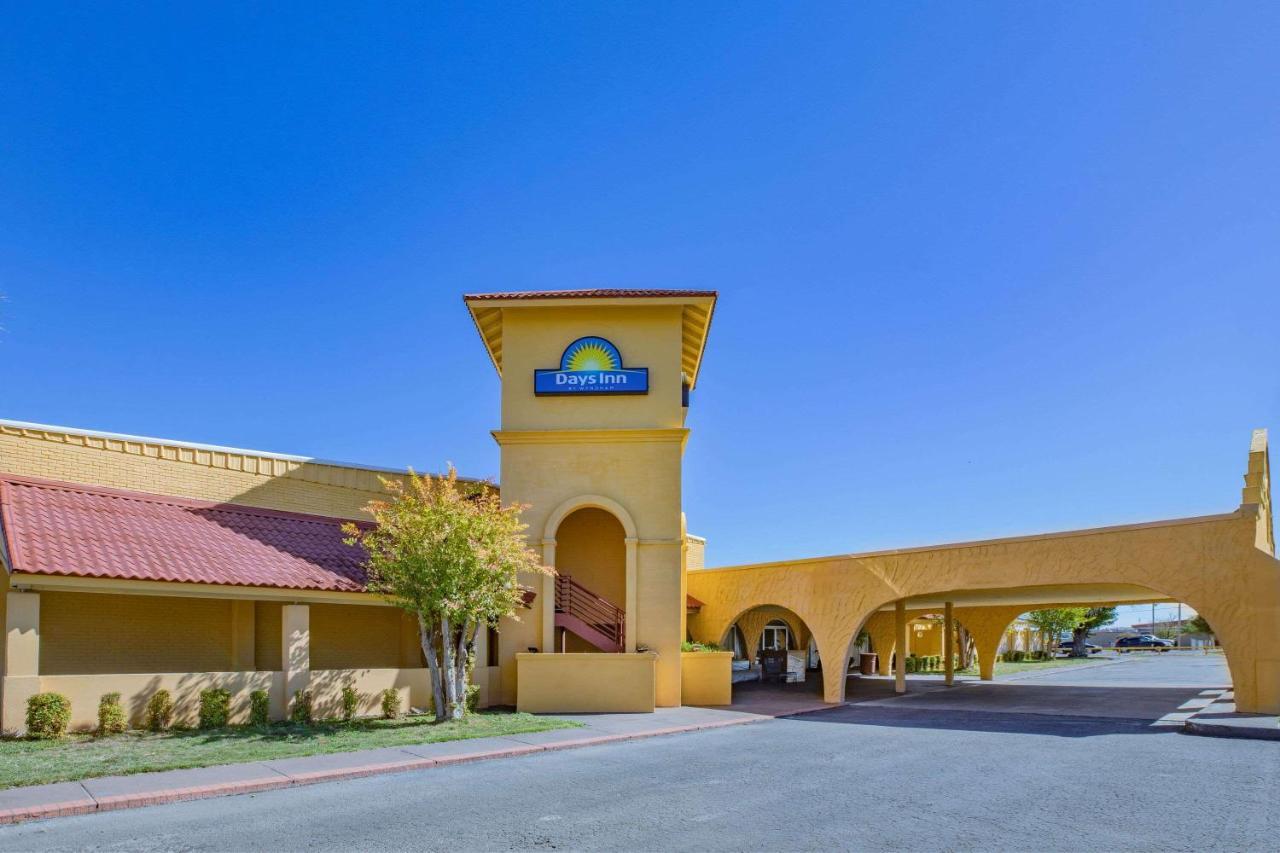 Days Inn By Wyndham Del Rio Bagian luar foto