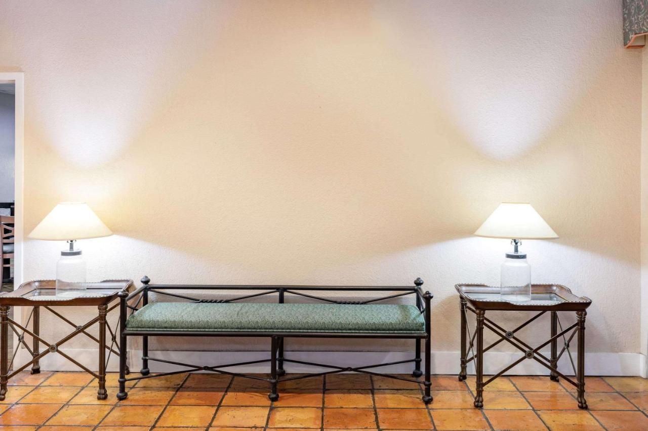 Days Inn By Wyndham Del Rio Bagian luar foto