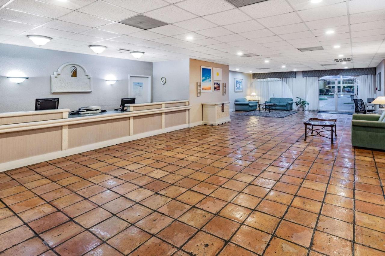 Days Inn By Wyndham Del Rio Bagian luar foto