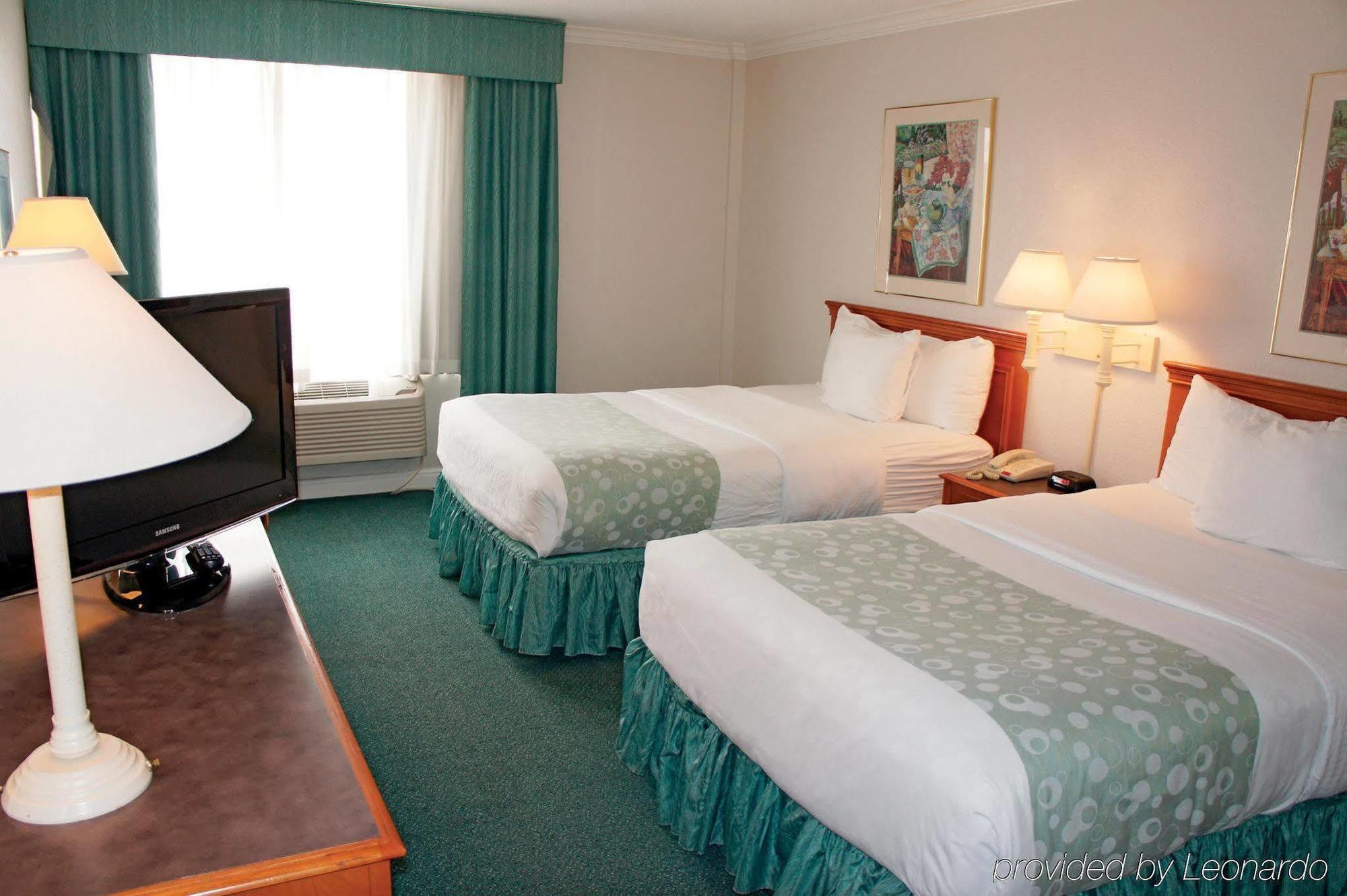 Days Inn By Wyndham Del Rio Bagian luar foto