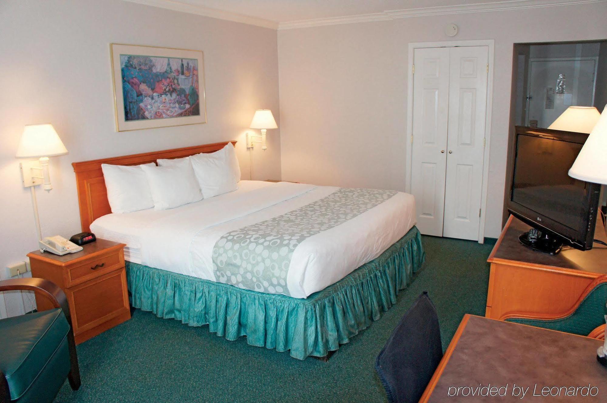 Days Inn By Wyndham Del Rio Bagian luar foto