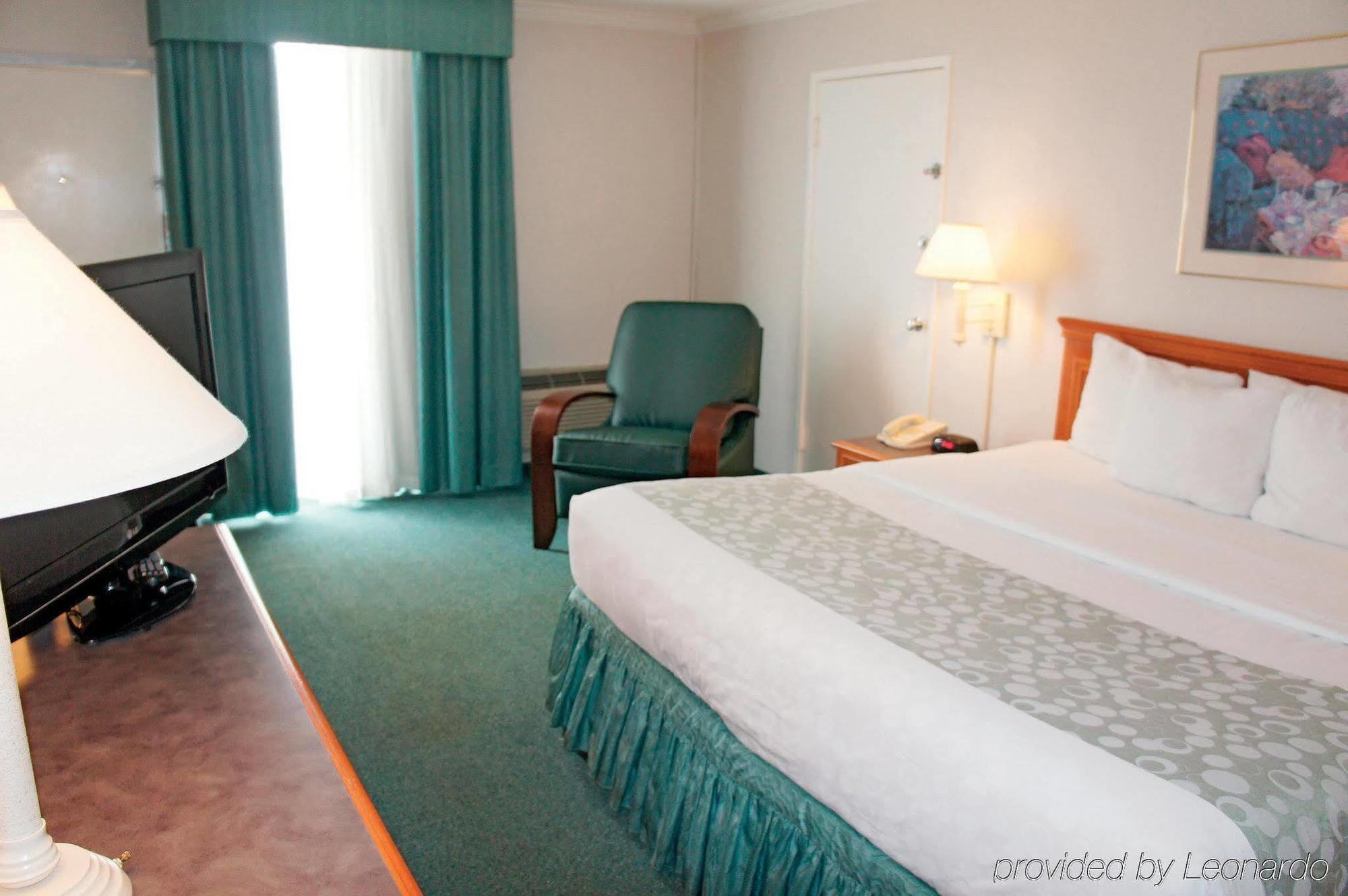 Days Inn By Wyndham Del Rio Bagian luar foto